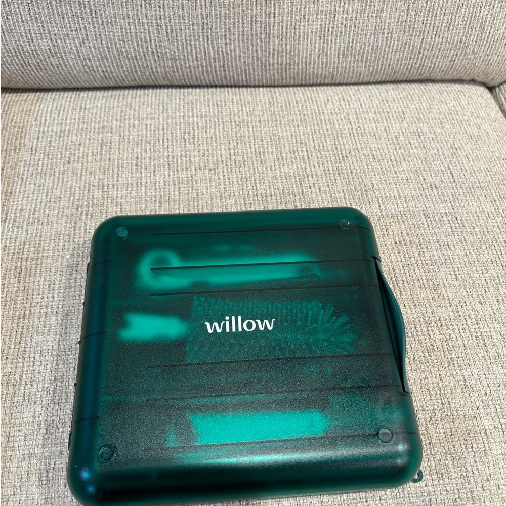 Willow Emerald Green Travel Grooming Case